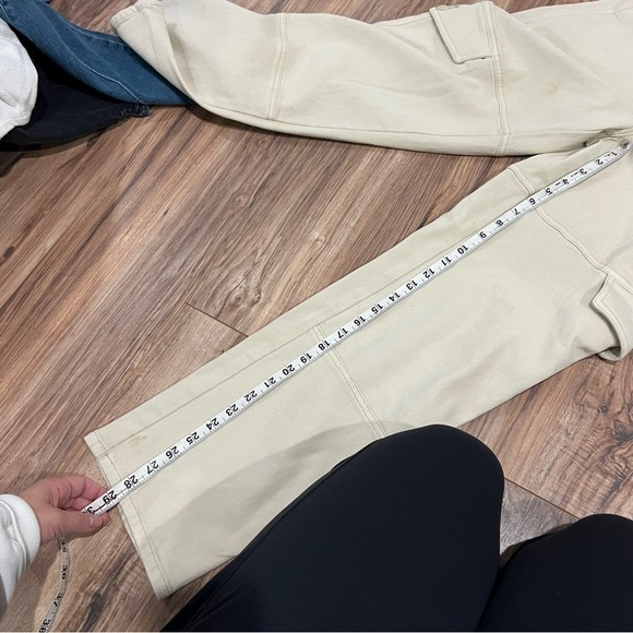 Aritzia Wilfred Maeve Cargo Pant Mid-rise twill cargo pants - Picture 10 of 13